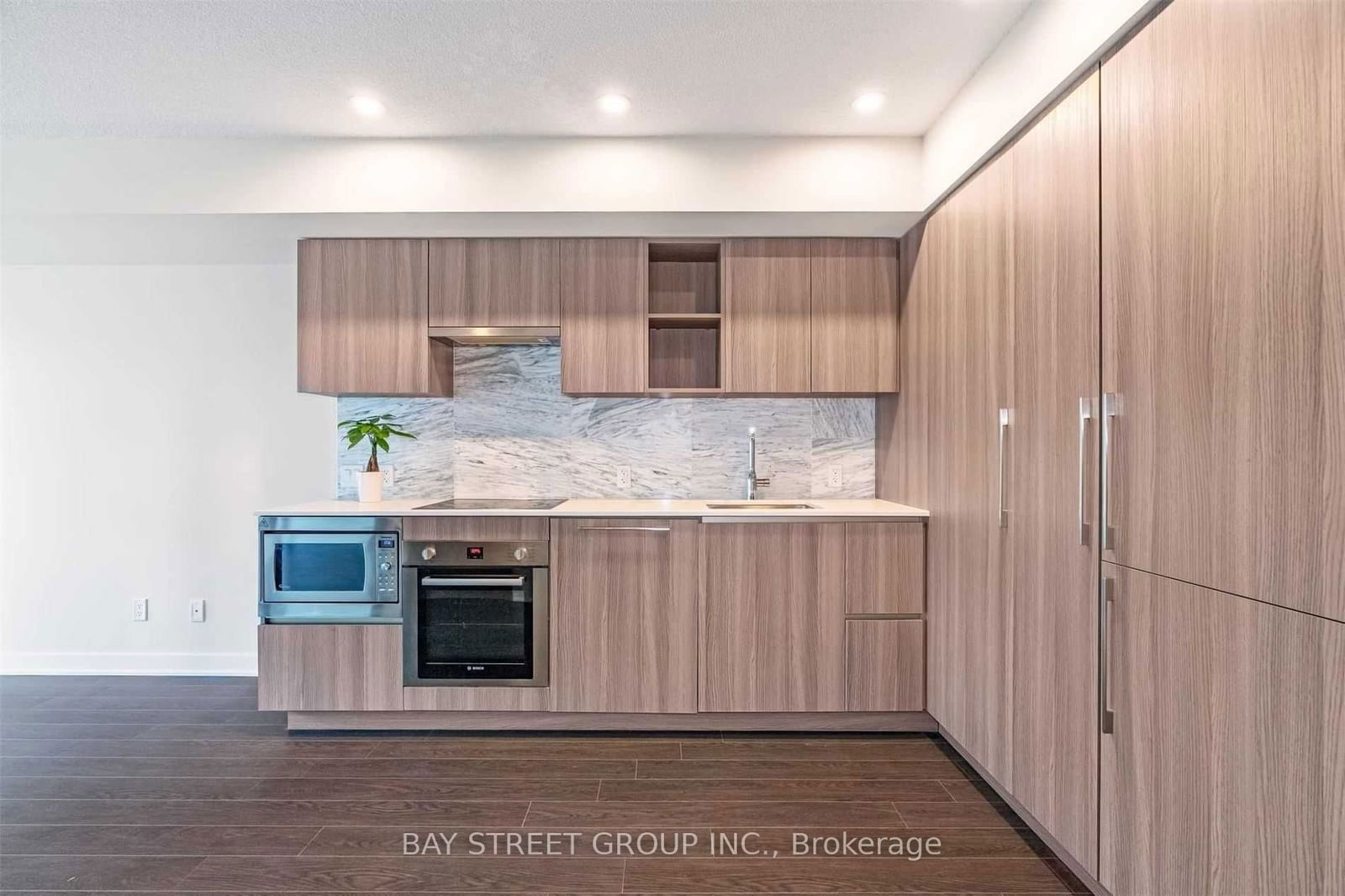 19 Bathurst St, unit 901 for rent