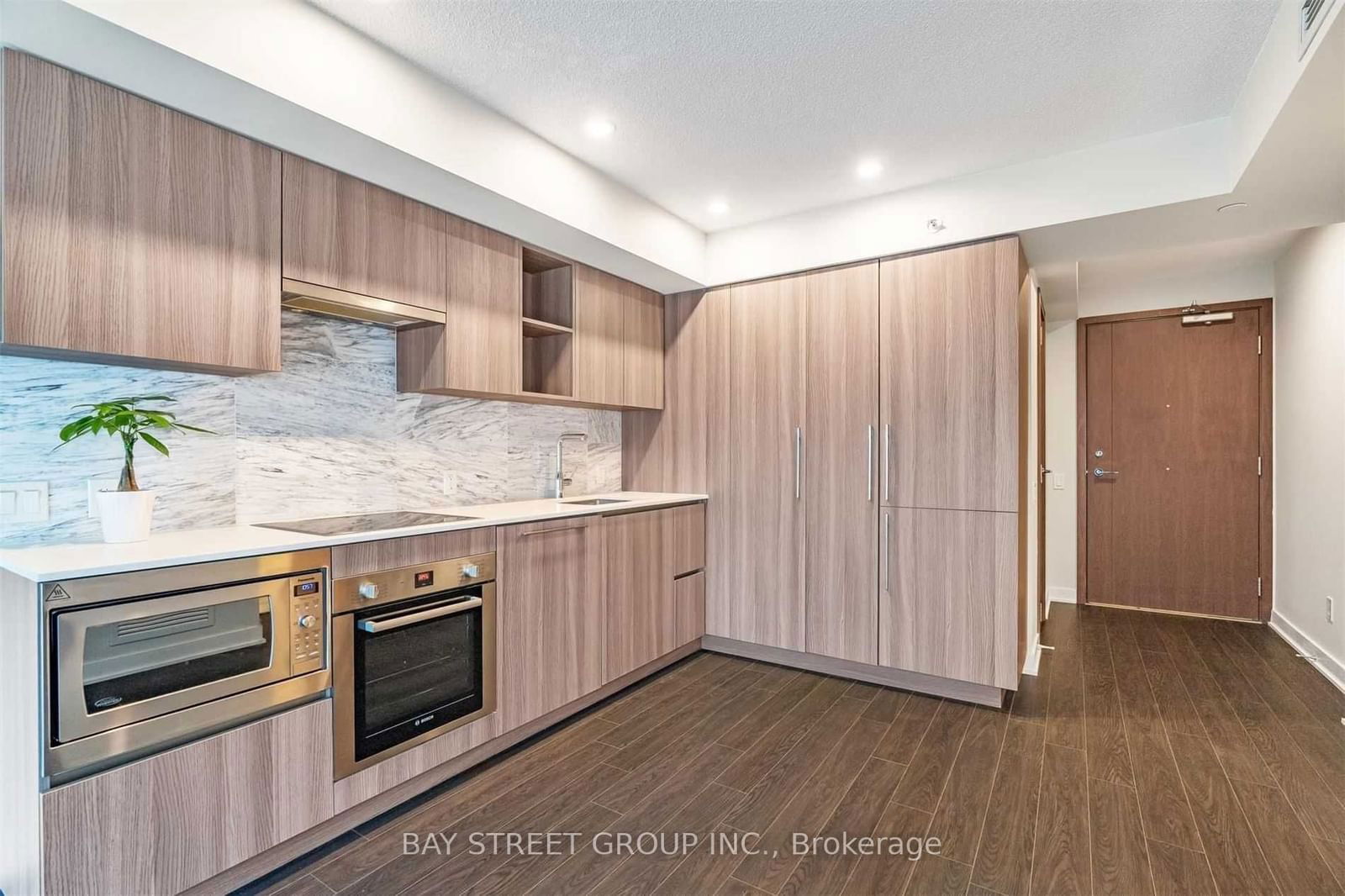 19 Bathurst St, unit 901 for rent