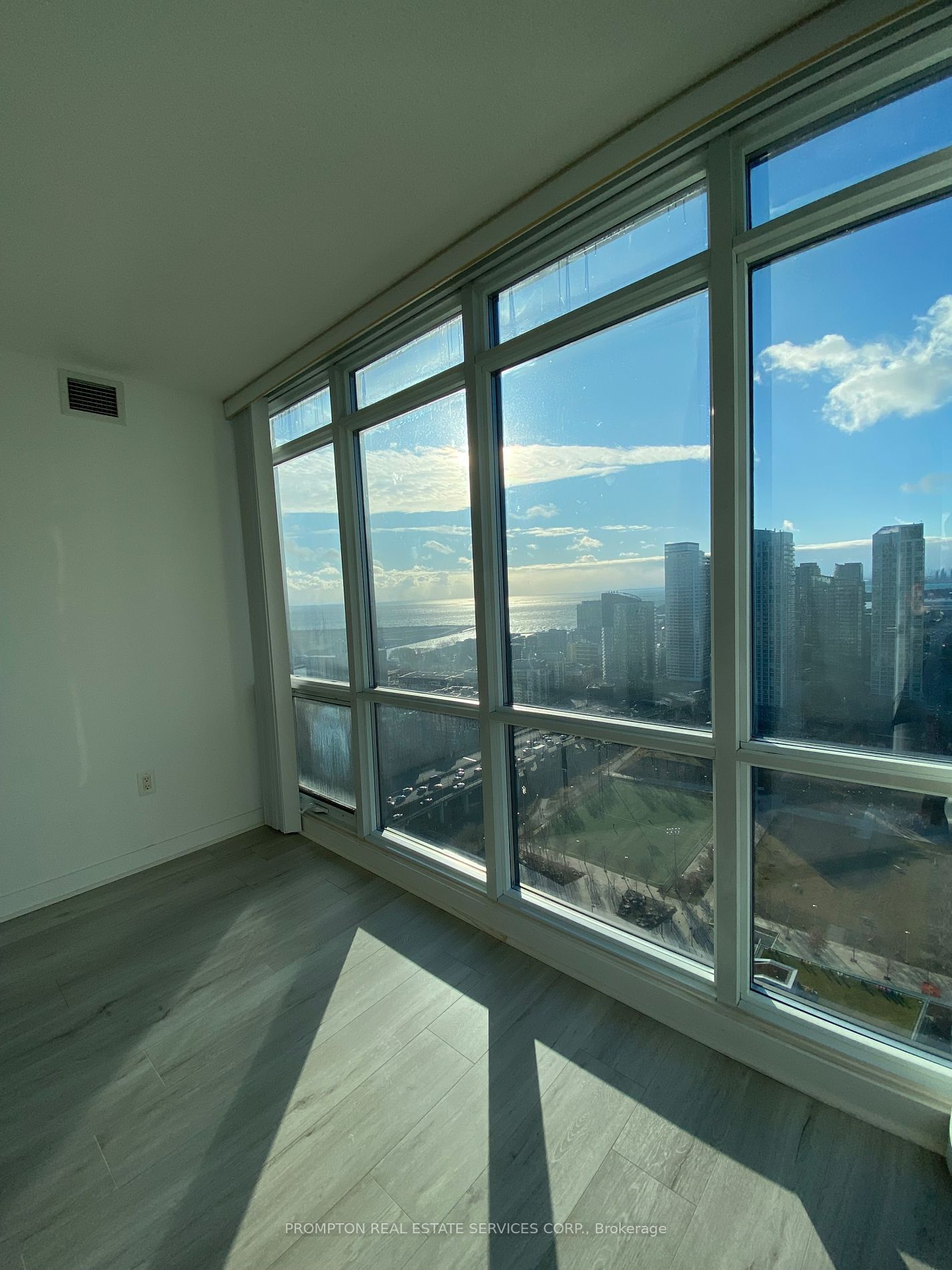 15 Fort York Blvd, unit 3903 for rent