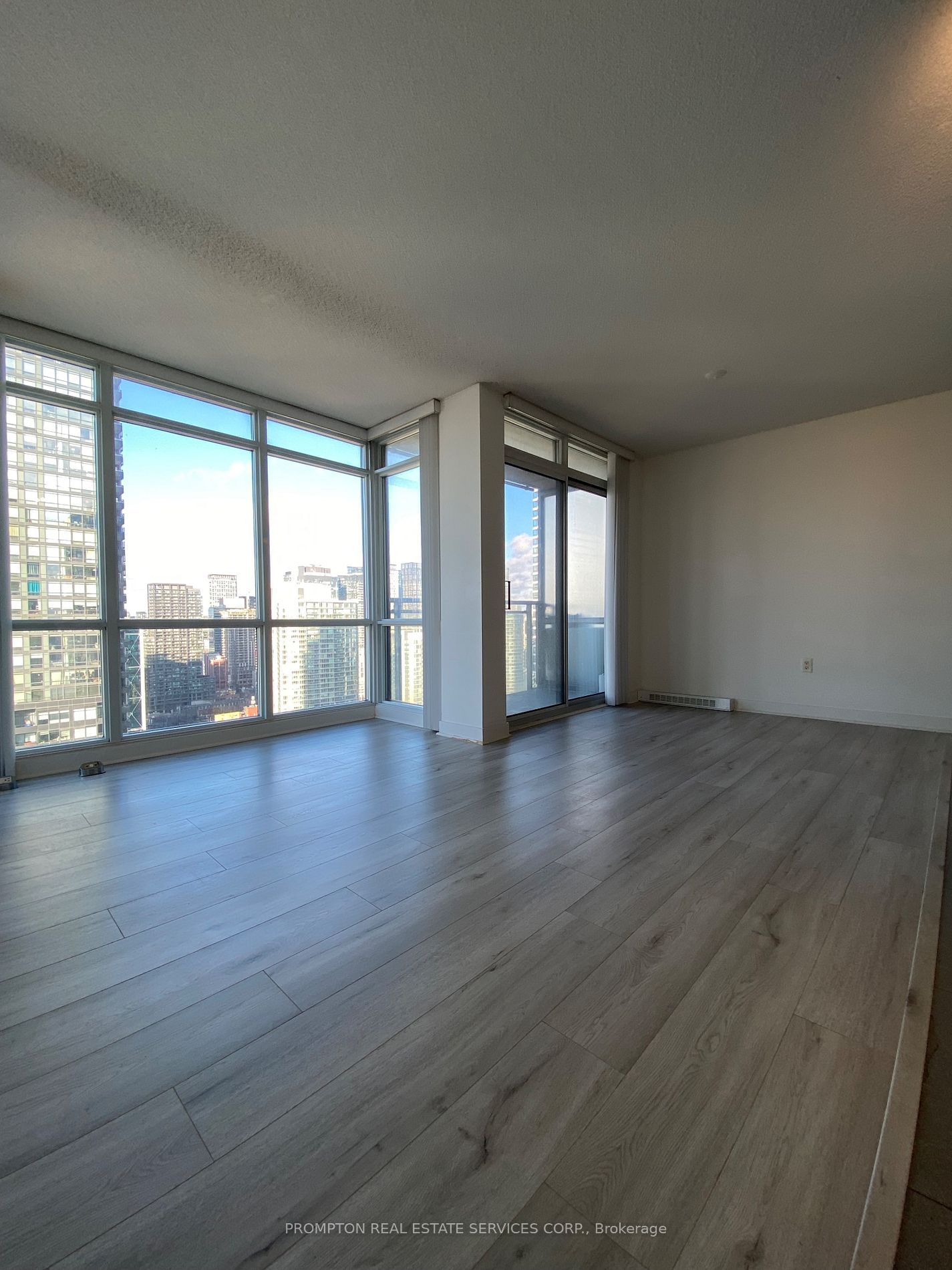 15 Fort York Blvd, unit 3903 for rent