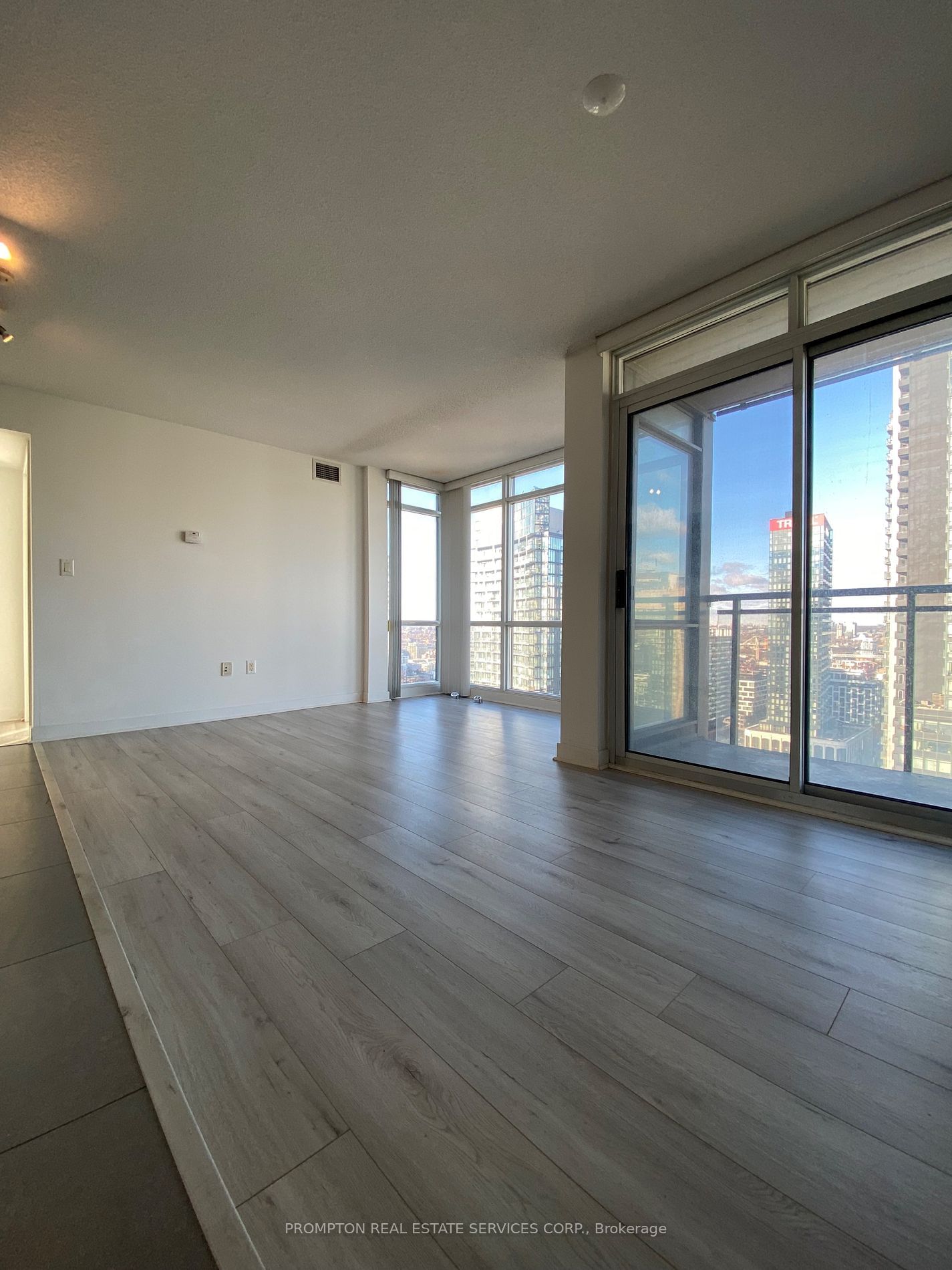 15 Fort York Blvd, unit 3903 for rent