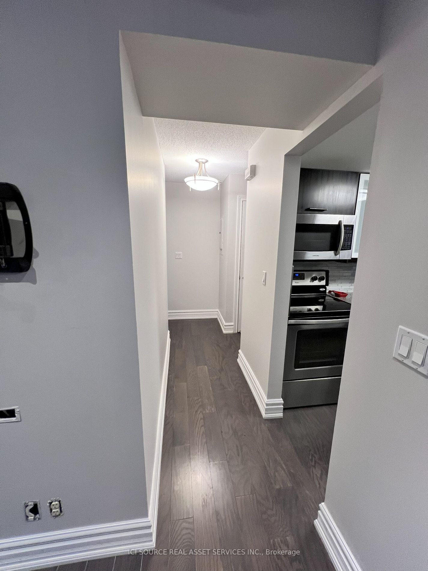 98 Redpath Ave, unit 9 for rent