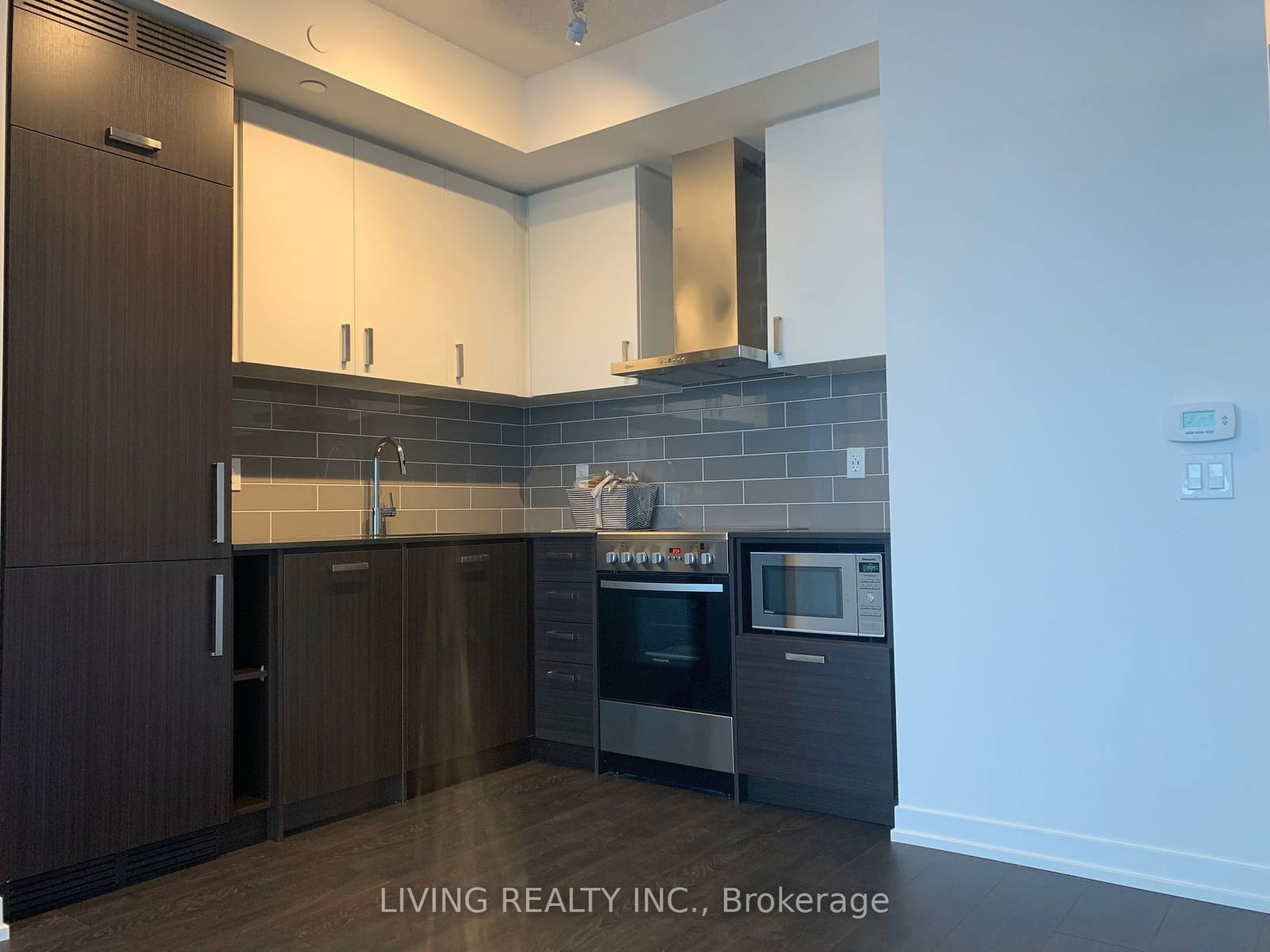 125 Redpath Ave, unit 3211 for rent