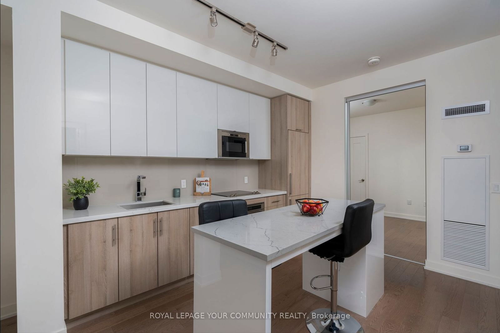 330 Richmond St W, unit 1812 for rent