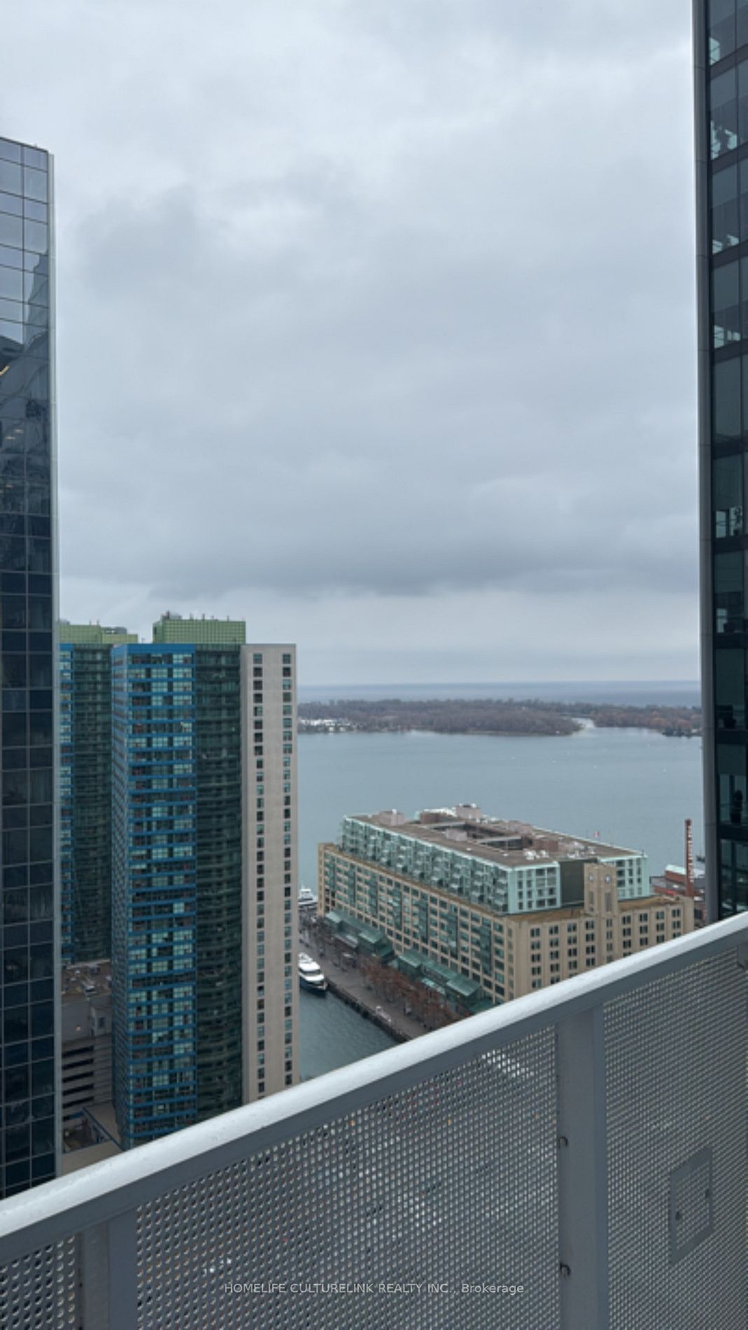 100 Harbour St, unit 3208 for rent