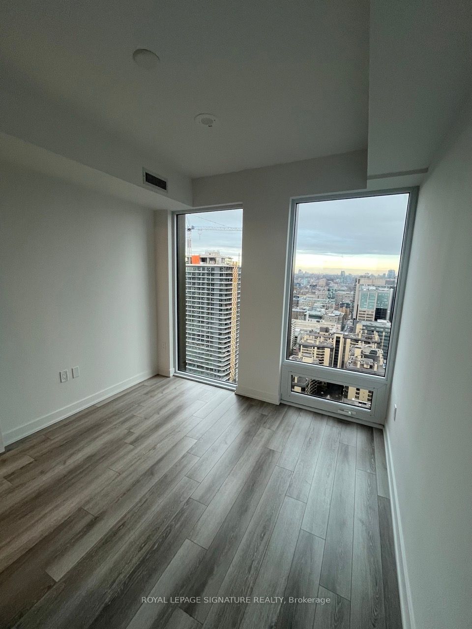 238 Simcoe St N, unit 3310 for rent