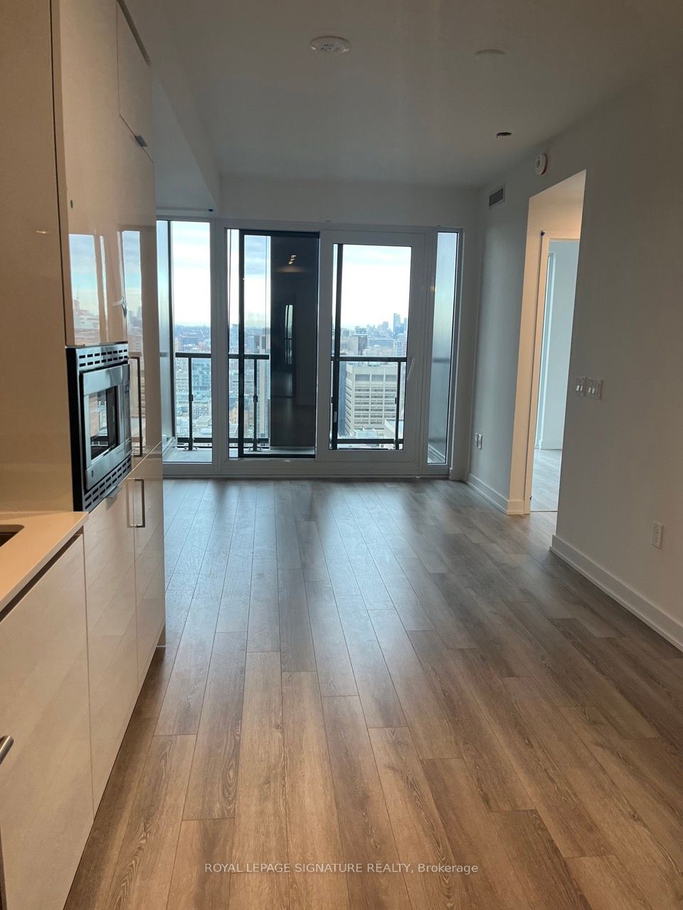 238 Simcoe St N, unit 3310 for rent