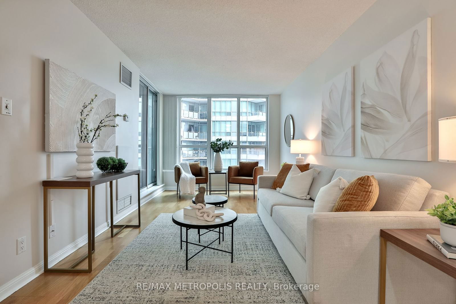 230 Queens Quay W, unit 820 for sale