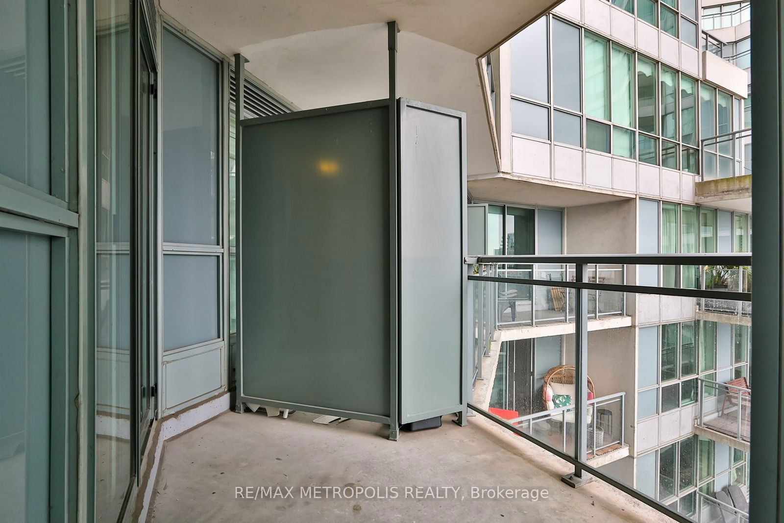 230 Queens Quay W, unit 820 for sale