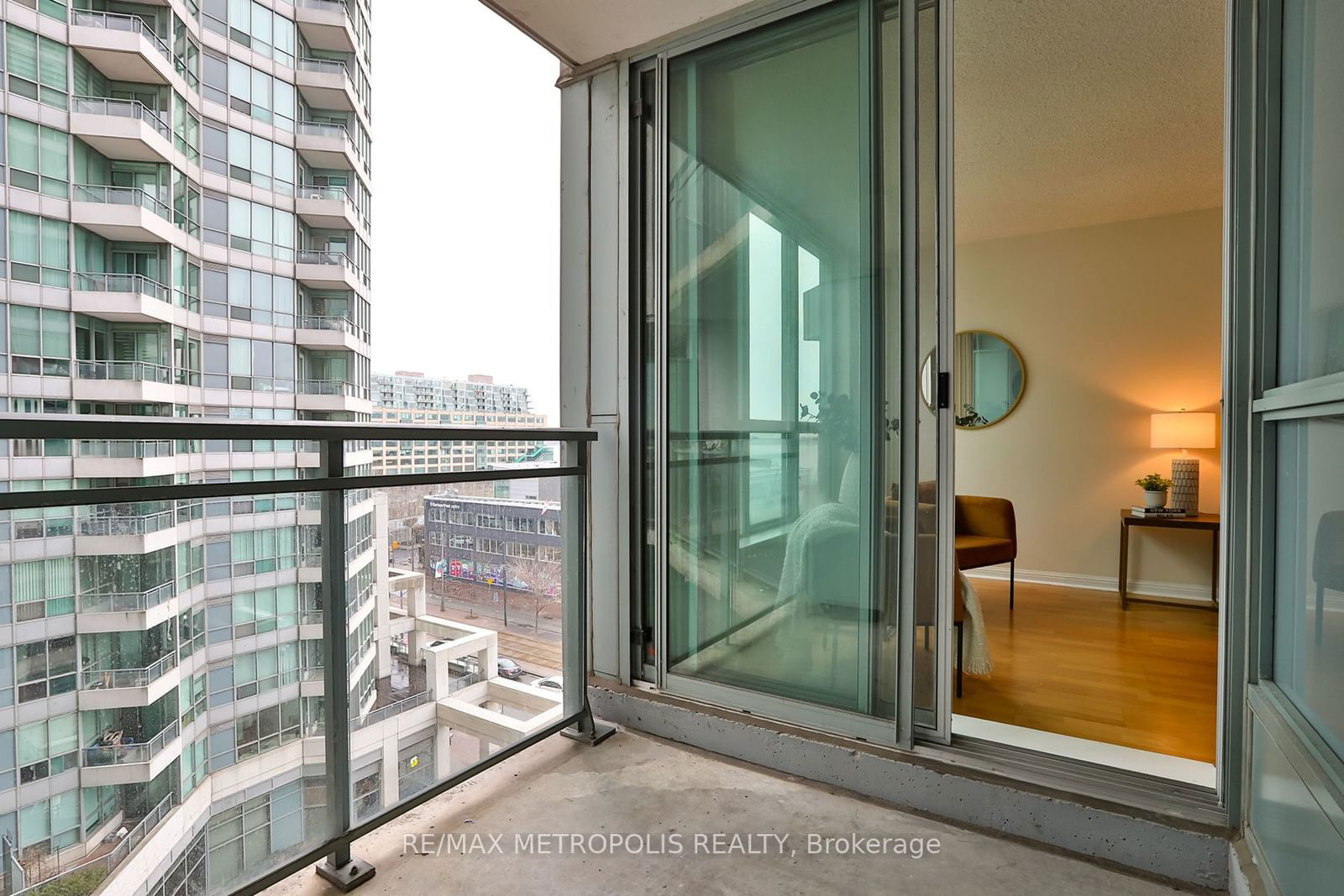 230 Queens Quay W, unit 820 for sale