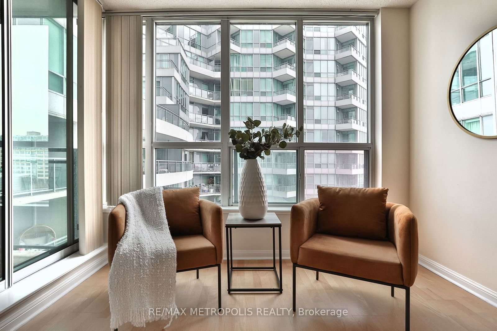 230 Queens Quay W, unit 820 for sale