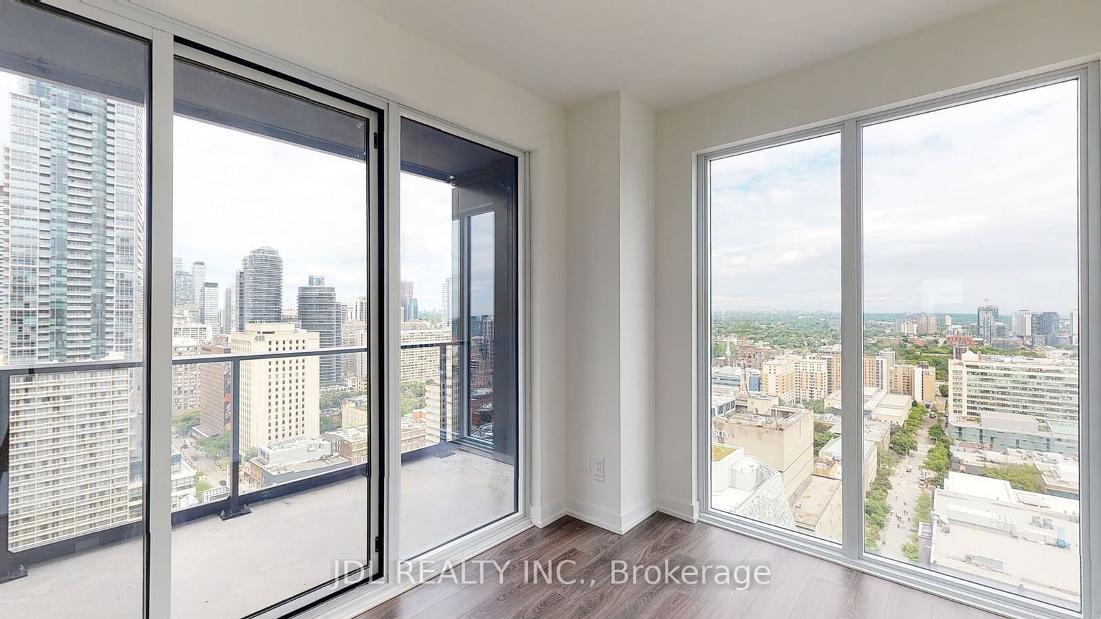 20 Edward St, unit 2502 for rent