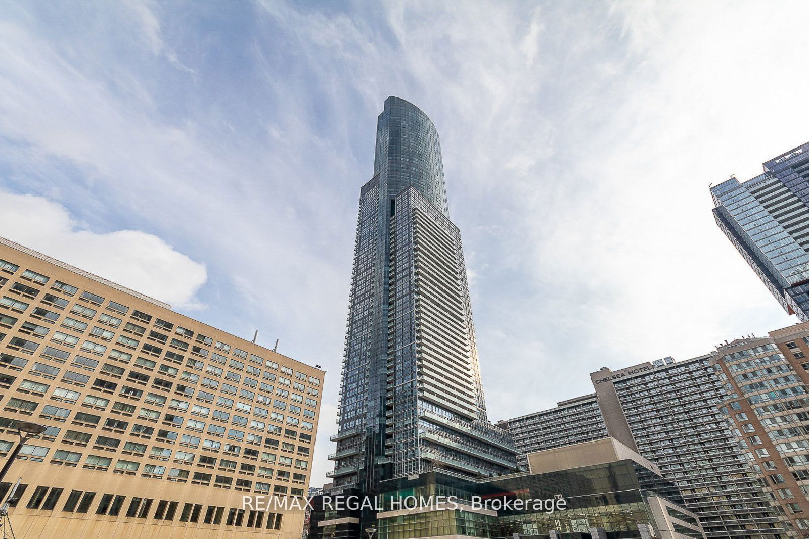 386 Yonge St, unit 2008 for sale