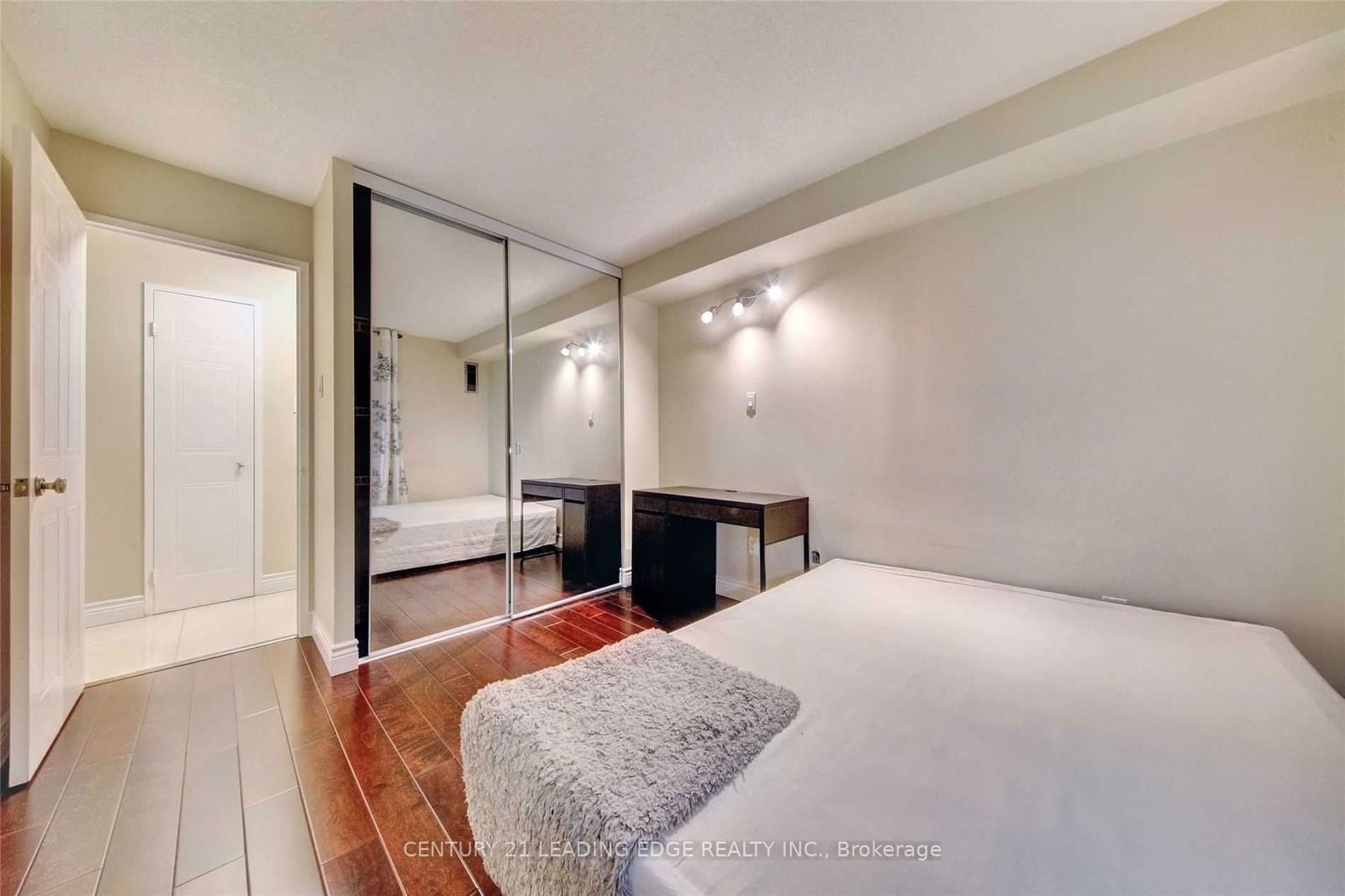 5 Kenneth Ave, unit 705 for rent