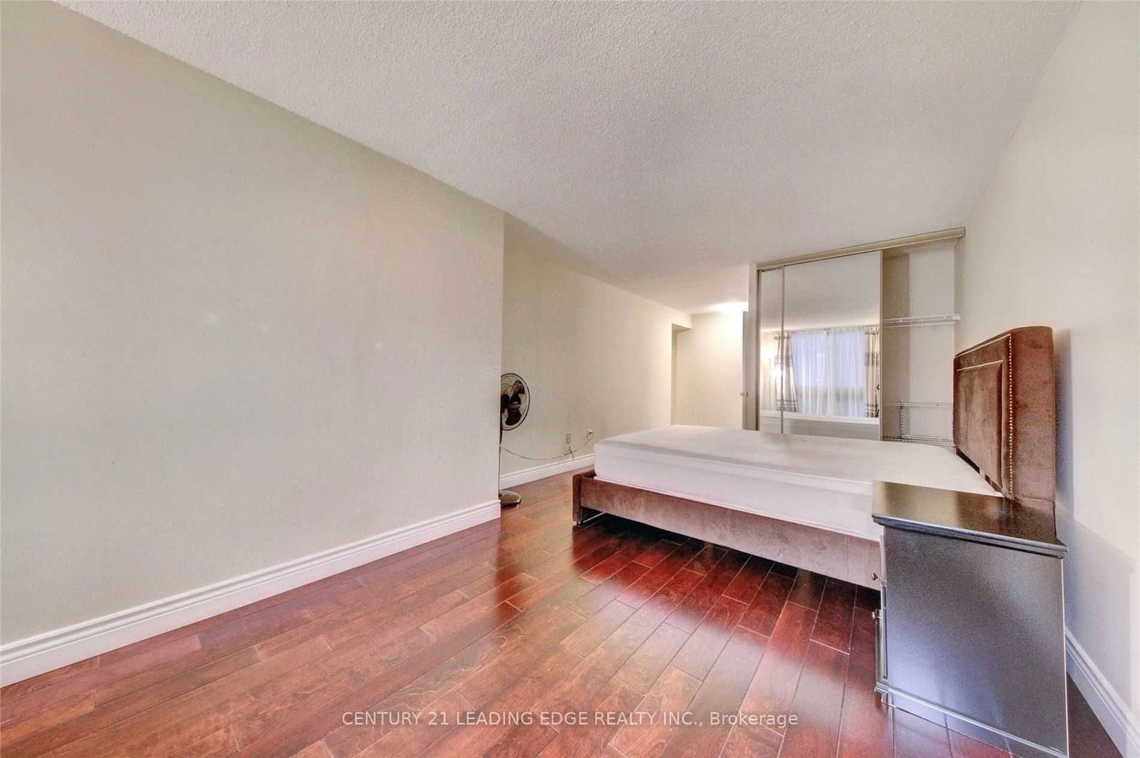 5 Kenneth Ave, unit 705 for rent