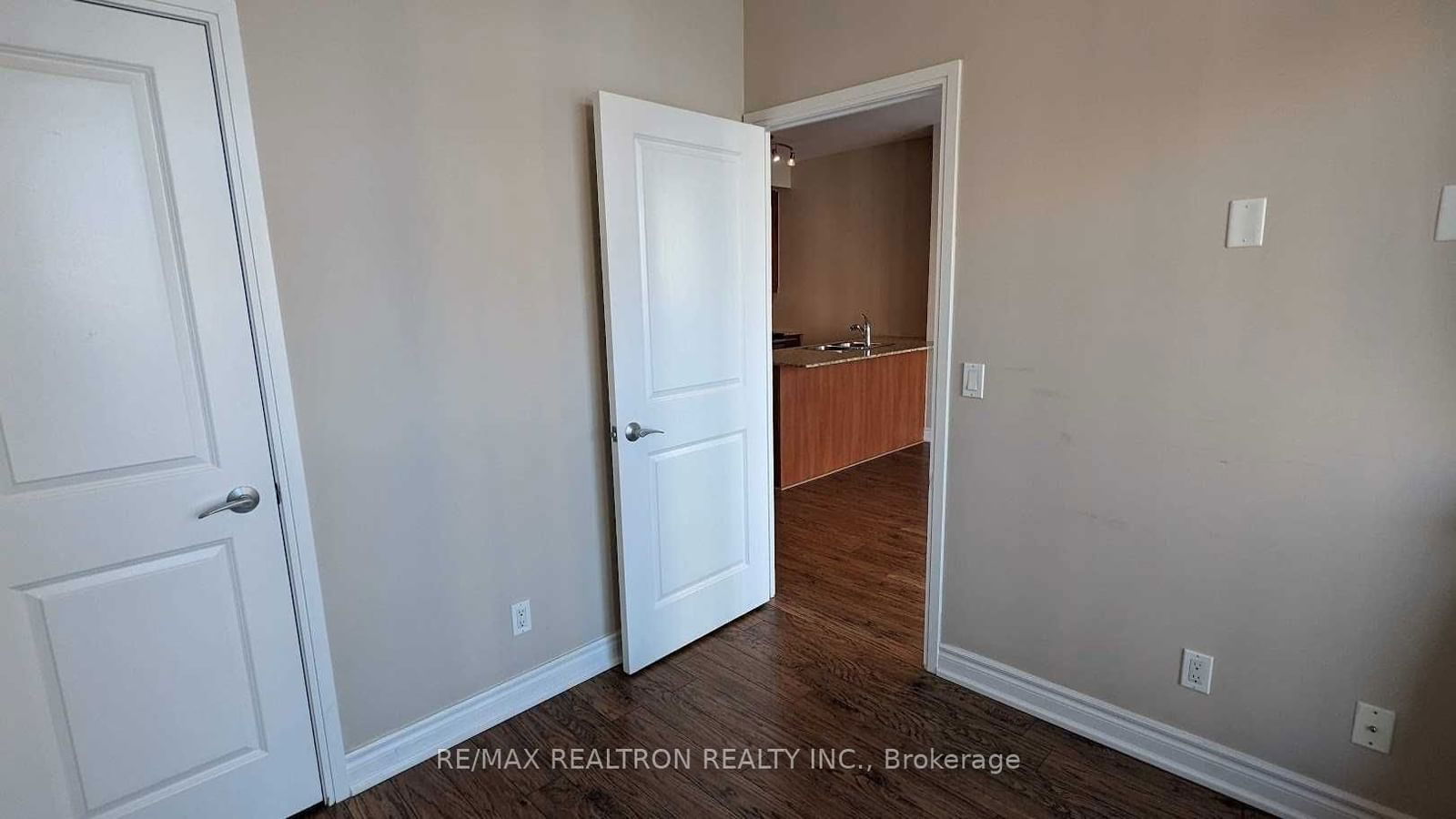 88 Broadway Ave, unit 1201 for rent