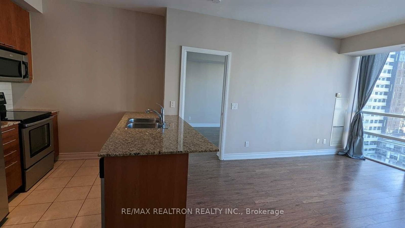 88 Broadway Ave, unit 1201 for rent