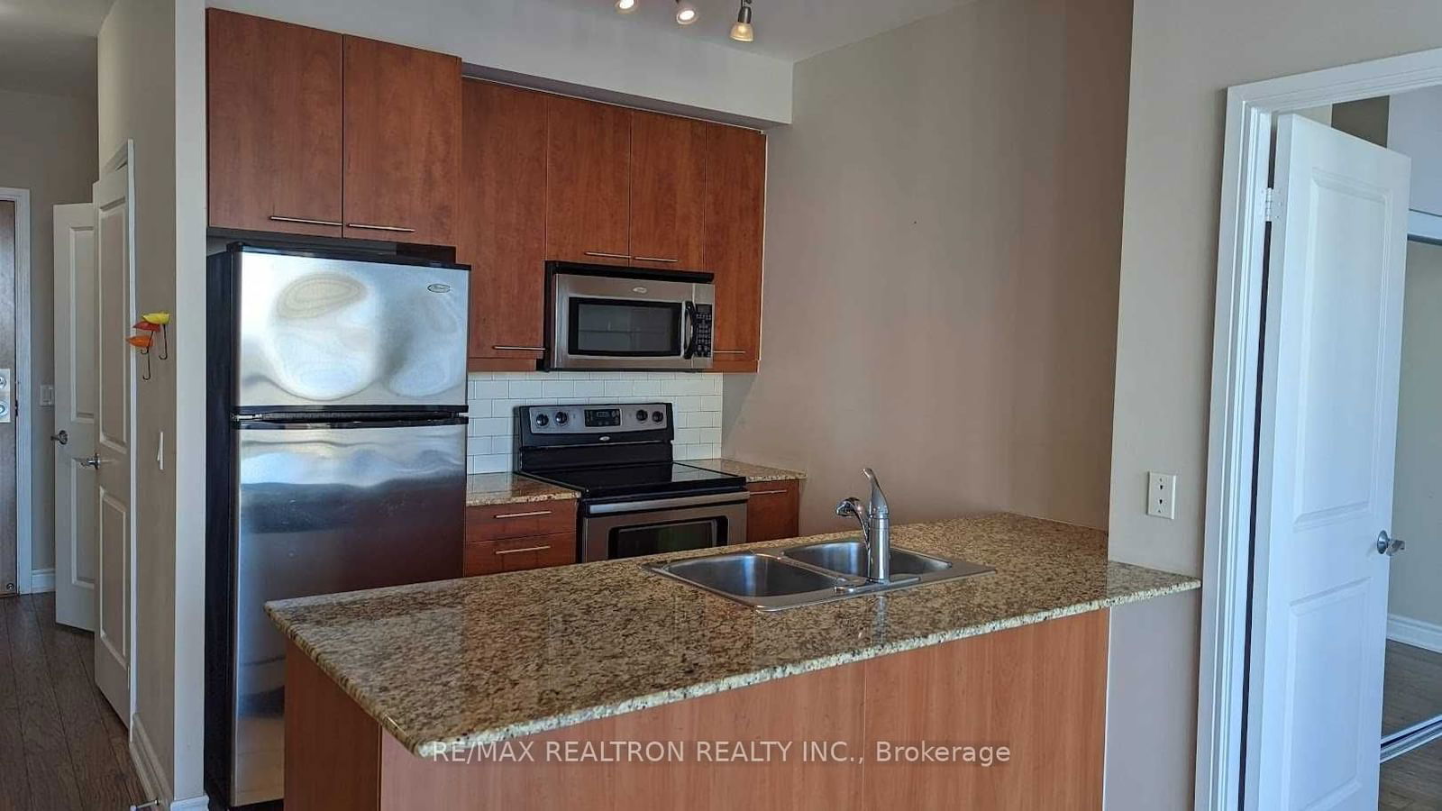 88 Broadway Ave, unit 1201 for rent