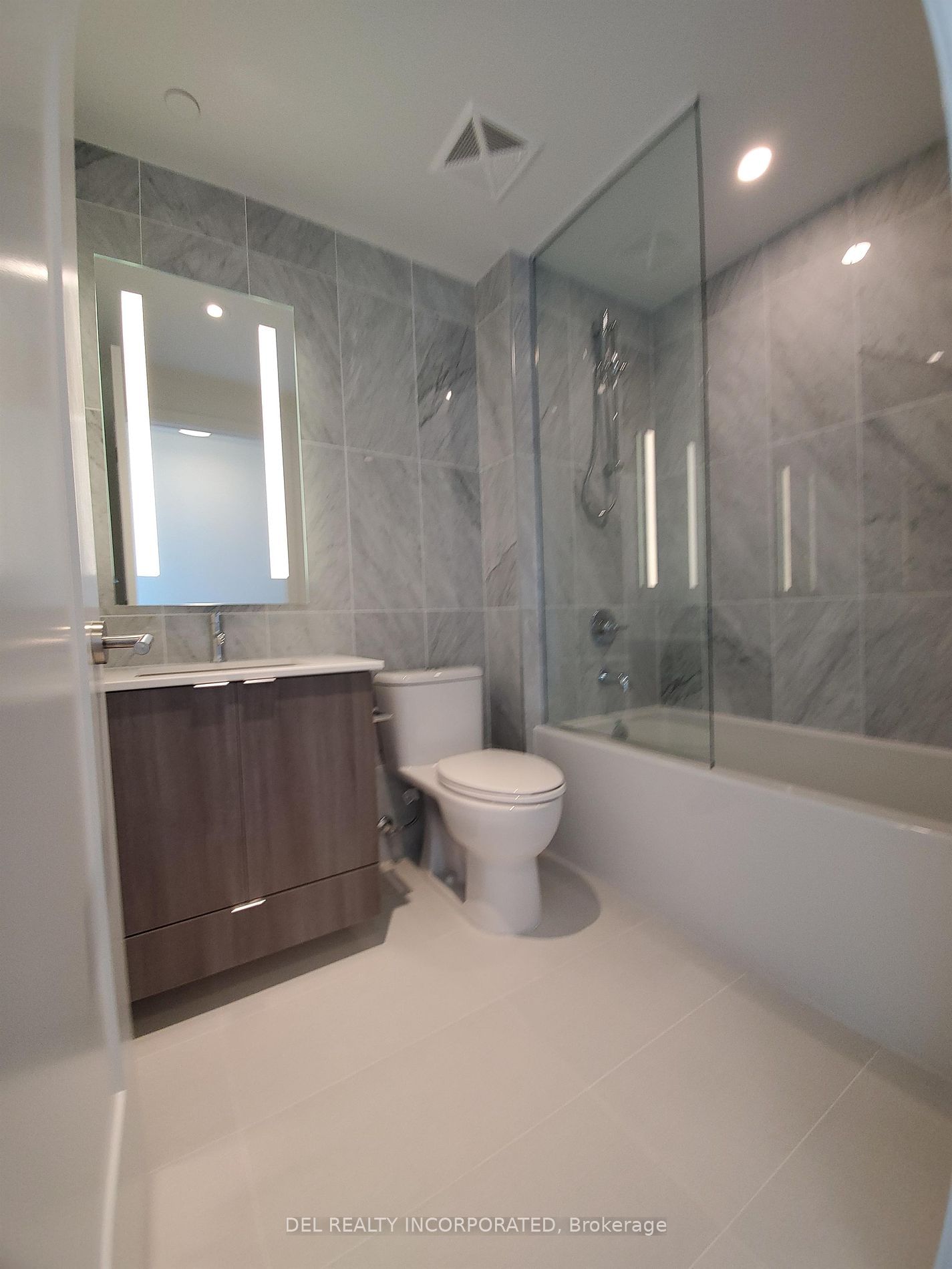 585 Bloor St E, unit 4023 for rent