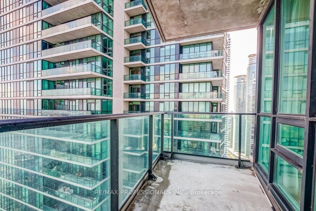 16 Harbour St, unit 4010 for rent