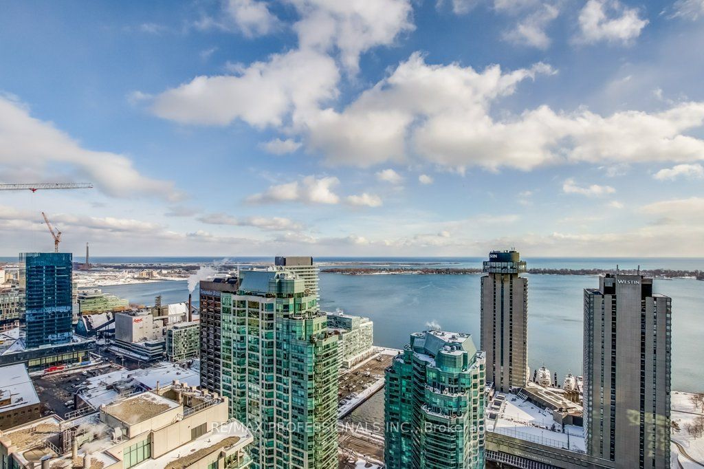 16 Harbour St, unit 4010 for rent