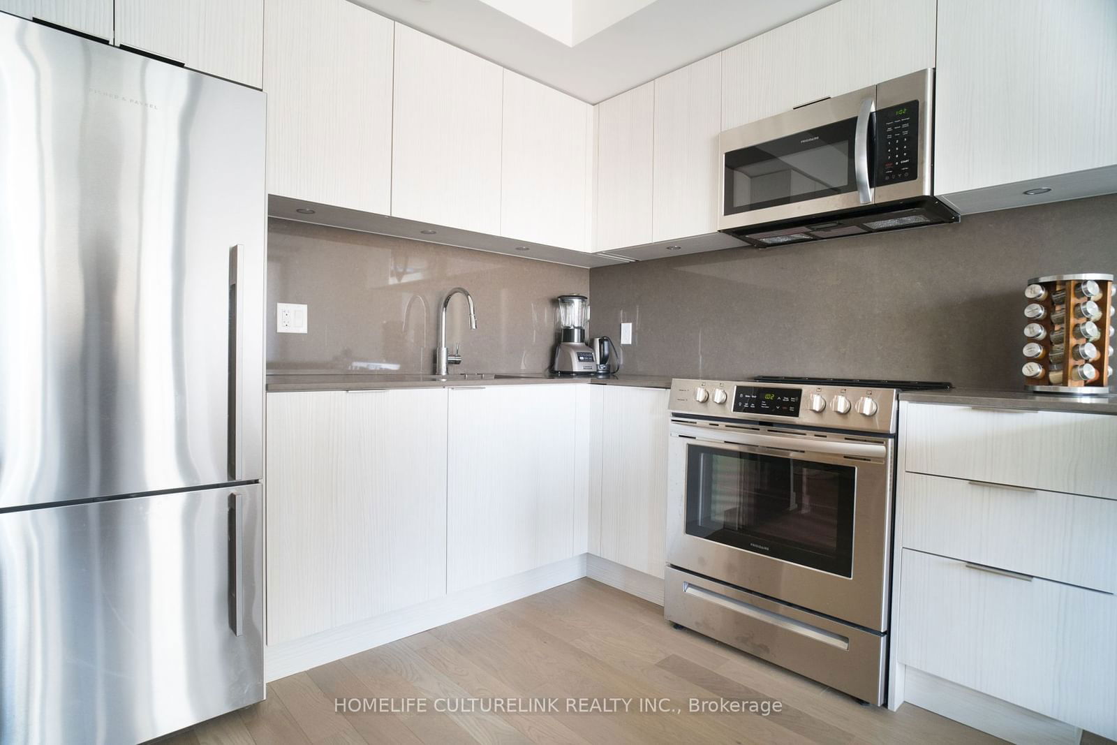 25 Richmond St E, unit 1013 for rent