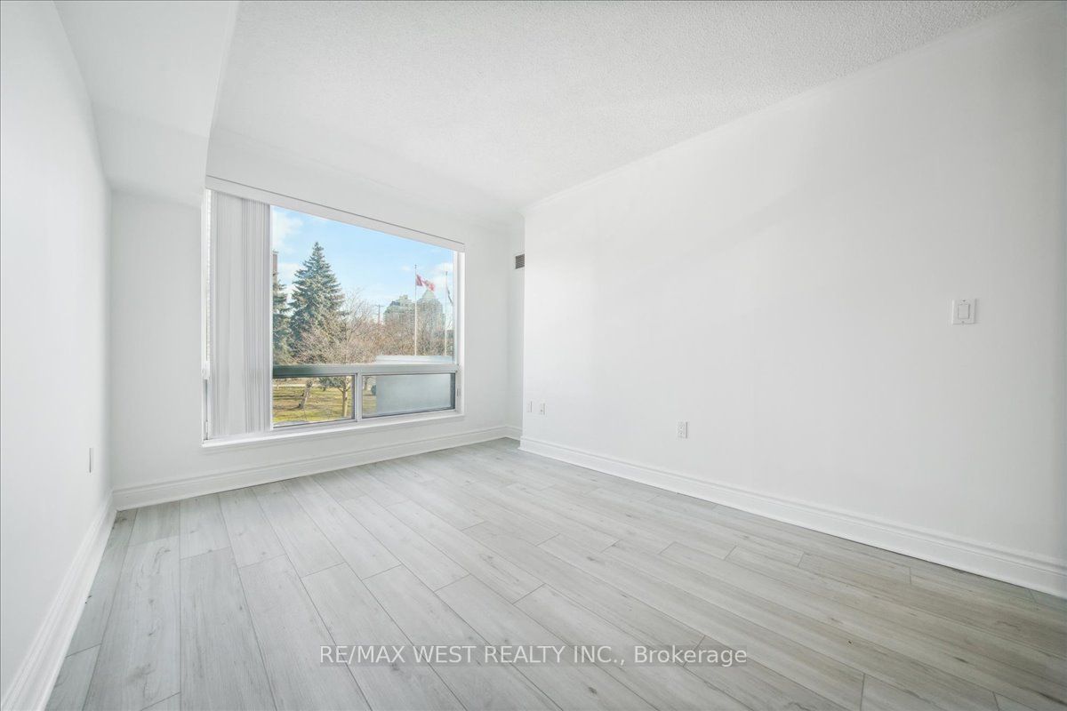 1 Hycrest Ave, unit 203 for sale