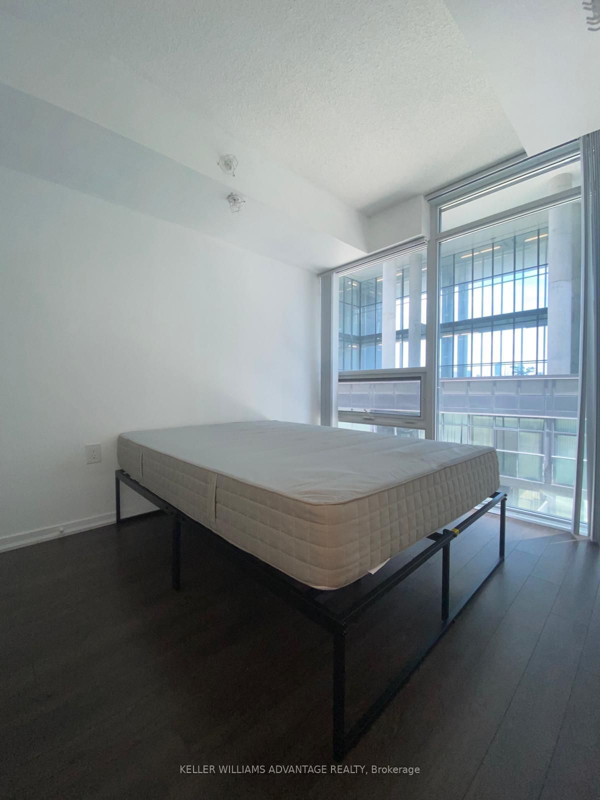 36 Lisgar St, unit 903 for rent