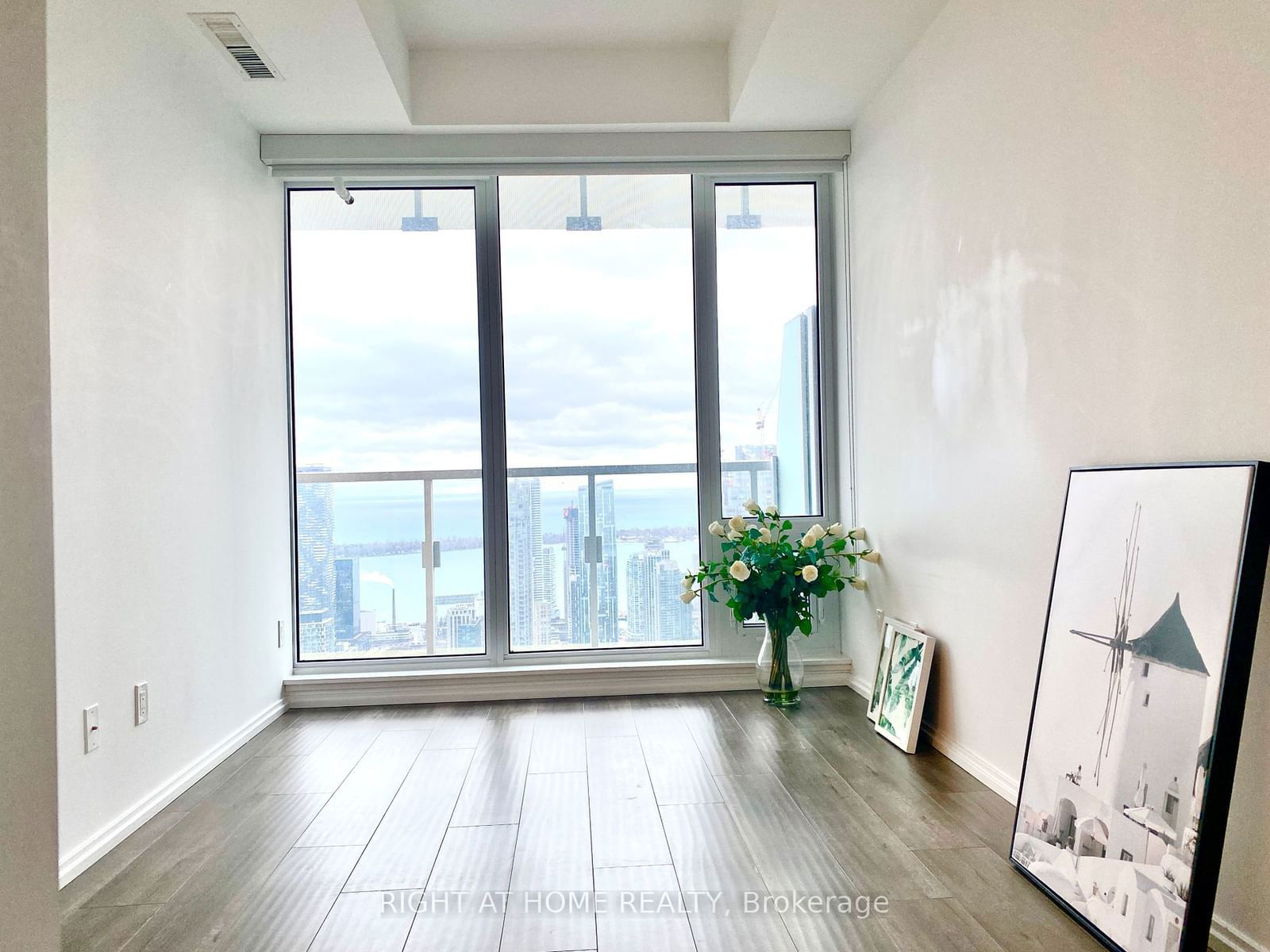 197 Yonge St, unit 07 for rent