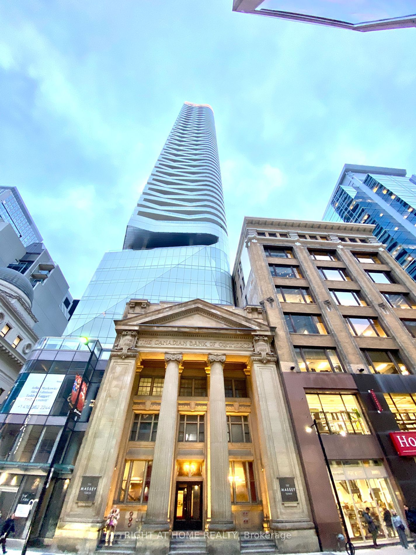 197 Yonge St, unit 07 for rent