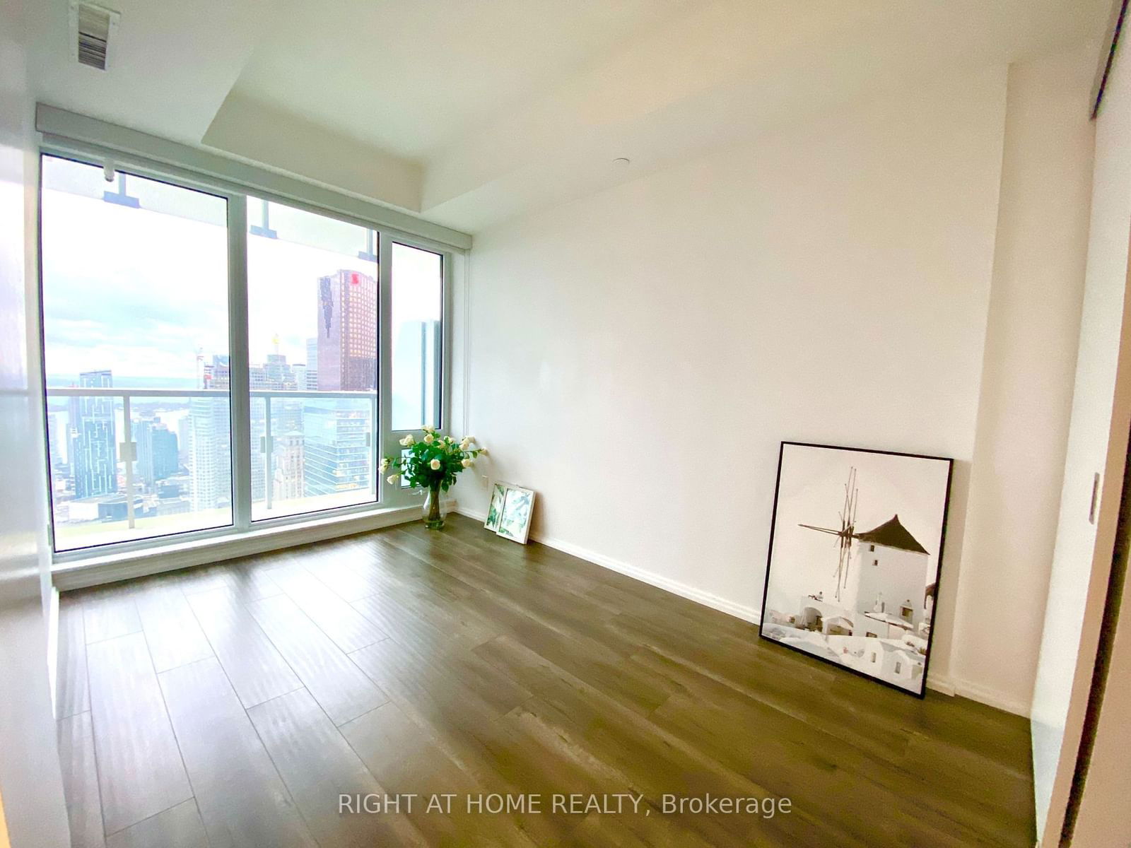 197 Yonge St, unit 07 for rent