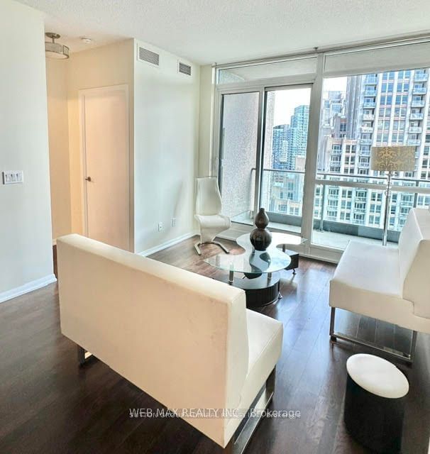 215 fort york Blvd, unit 2001 for rent