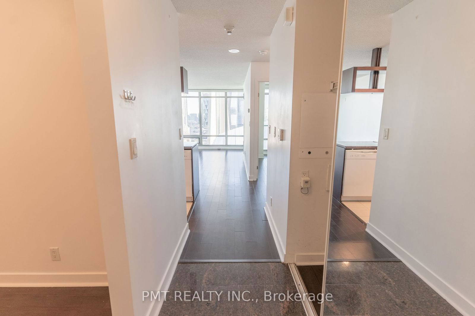 81 Navy Wharf Crt, unit 3501 for rent