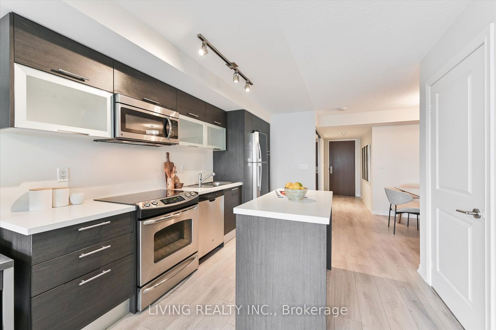 386 Yonge St, unit 2203 for rent