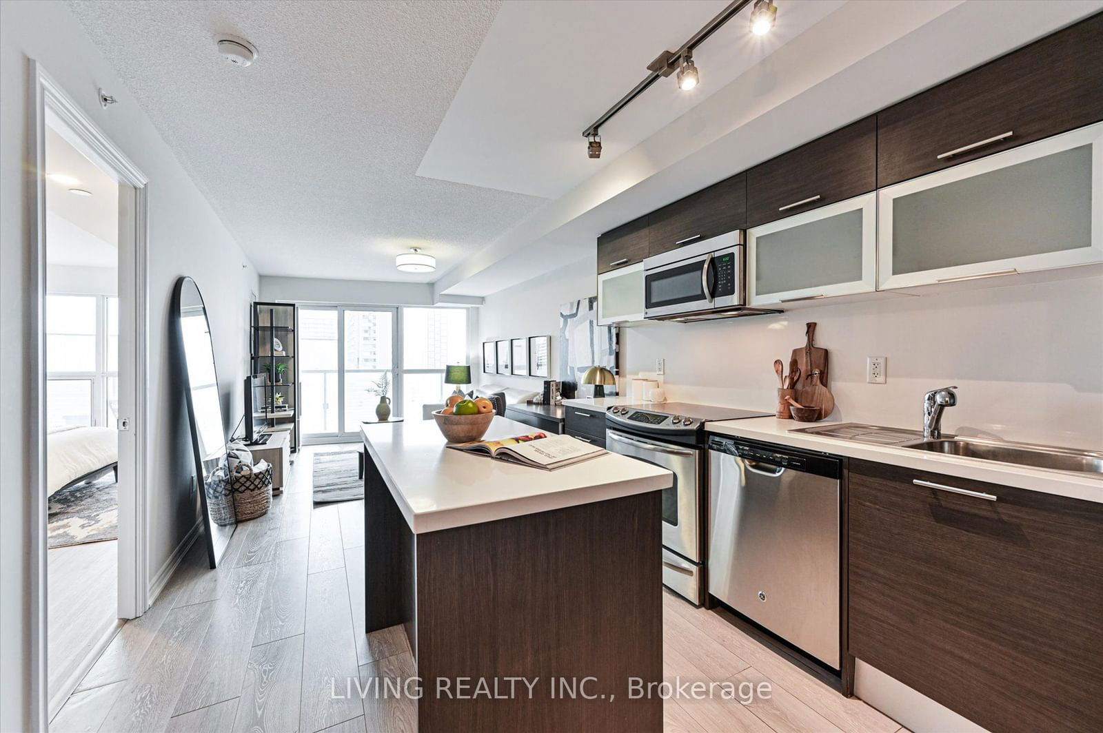 386 Yonge St, unit 2203 for rent