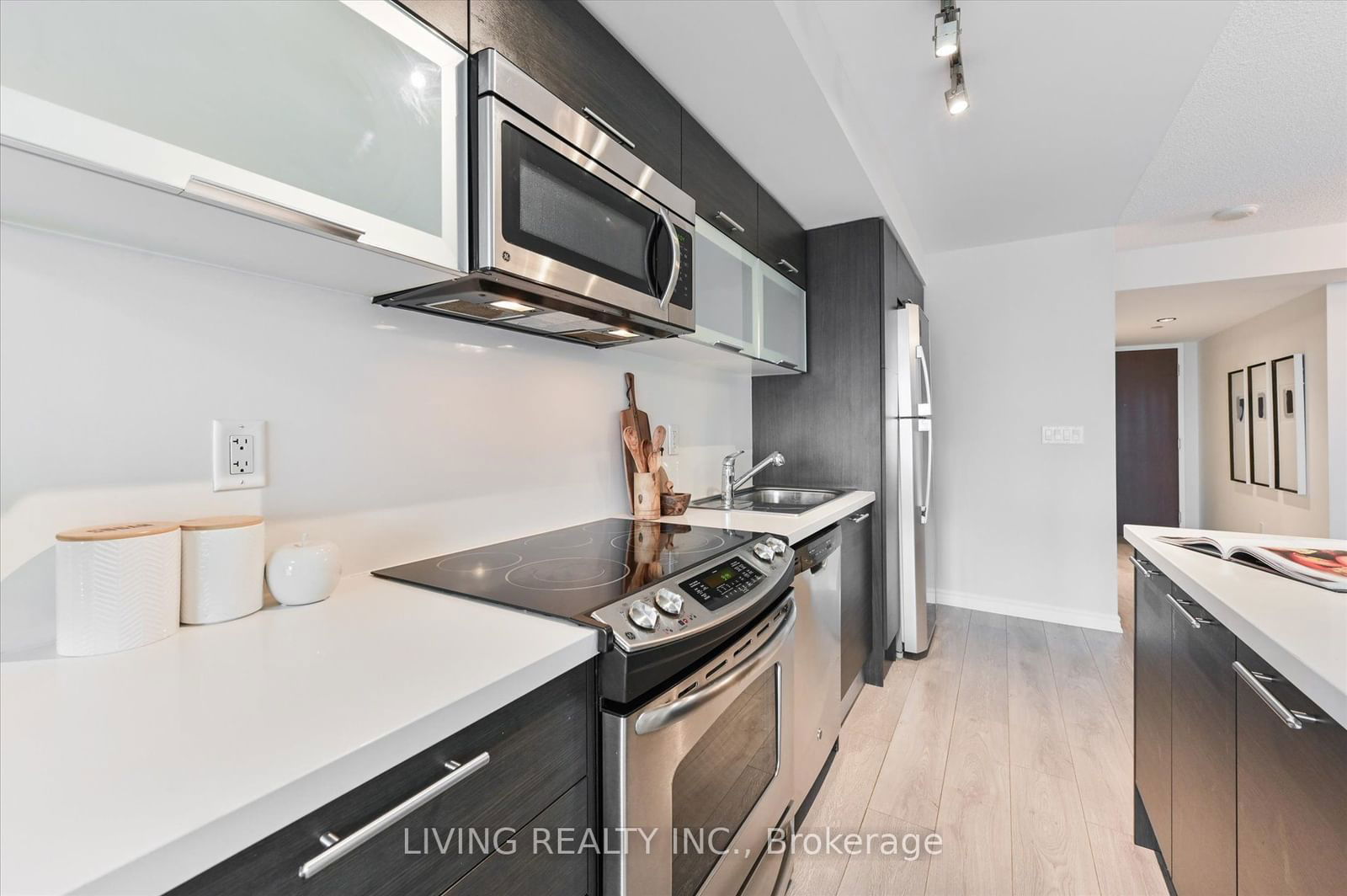 386 Yonge St, unit 2203 for rent