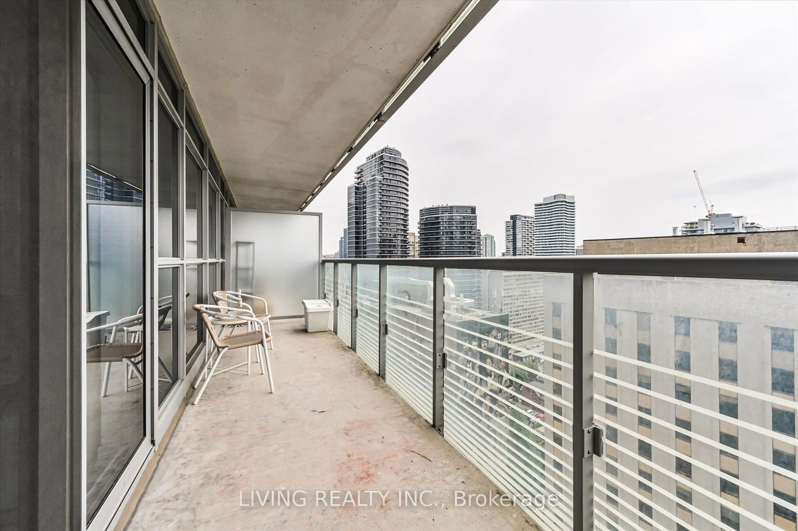 386 Yonge St, unit 2203 for rent