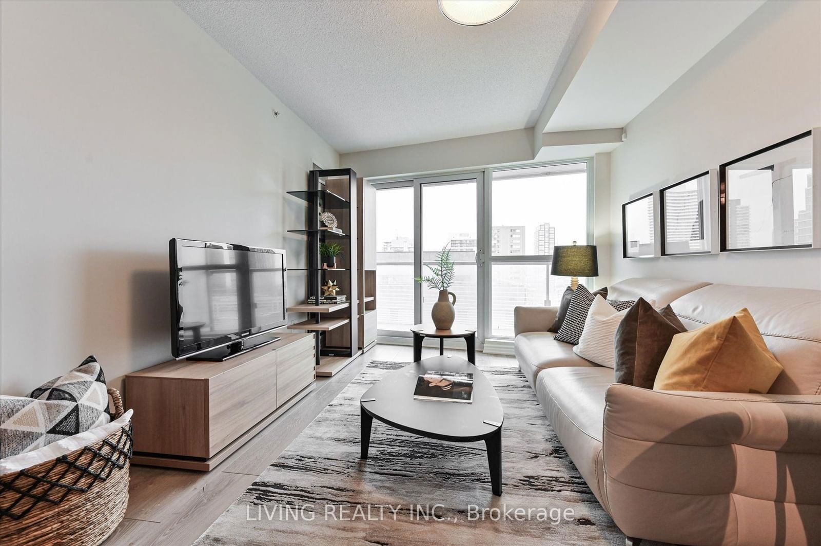 386 Yonge St, unit 2203 for rent