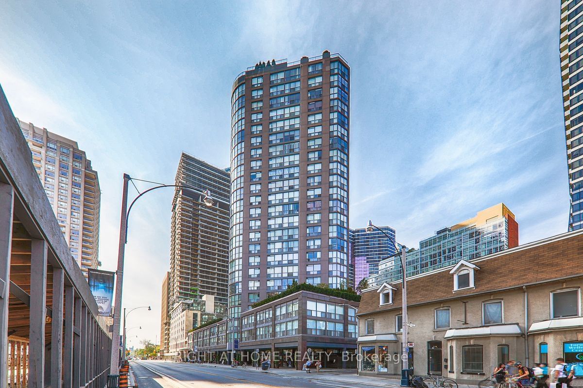 24 Wellesley St W, unit 2407 for rent