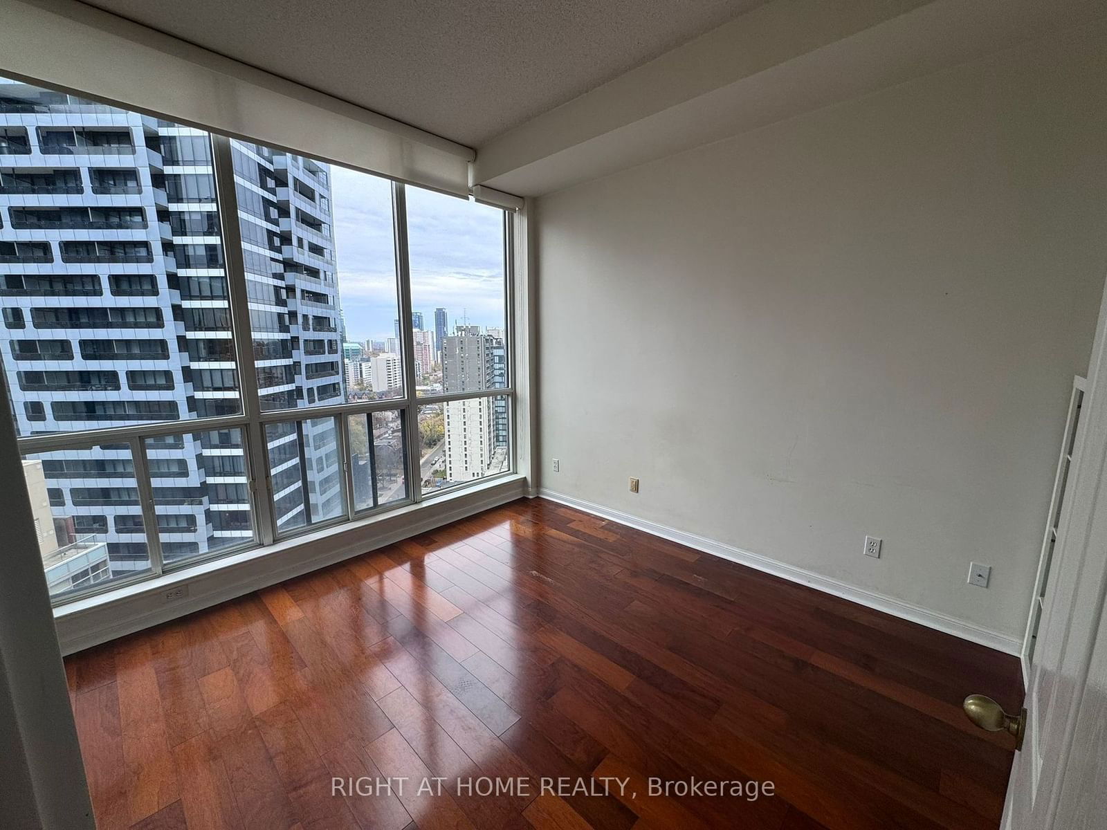 24 Wellesley St W, unit 2407 for rent