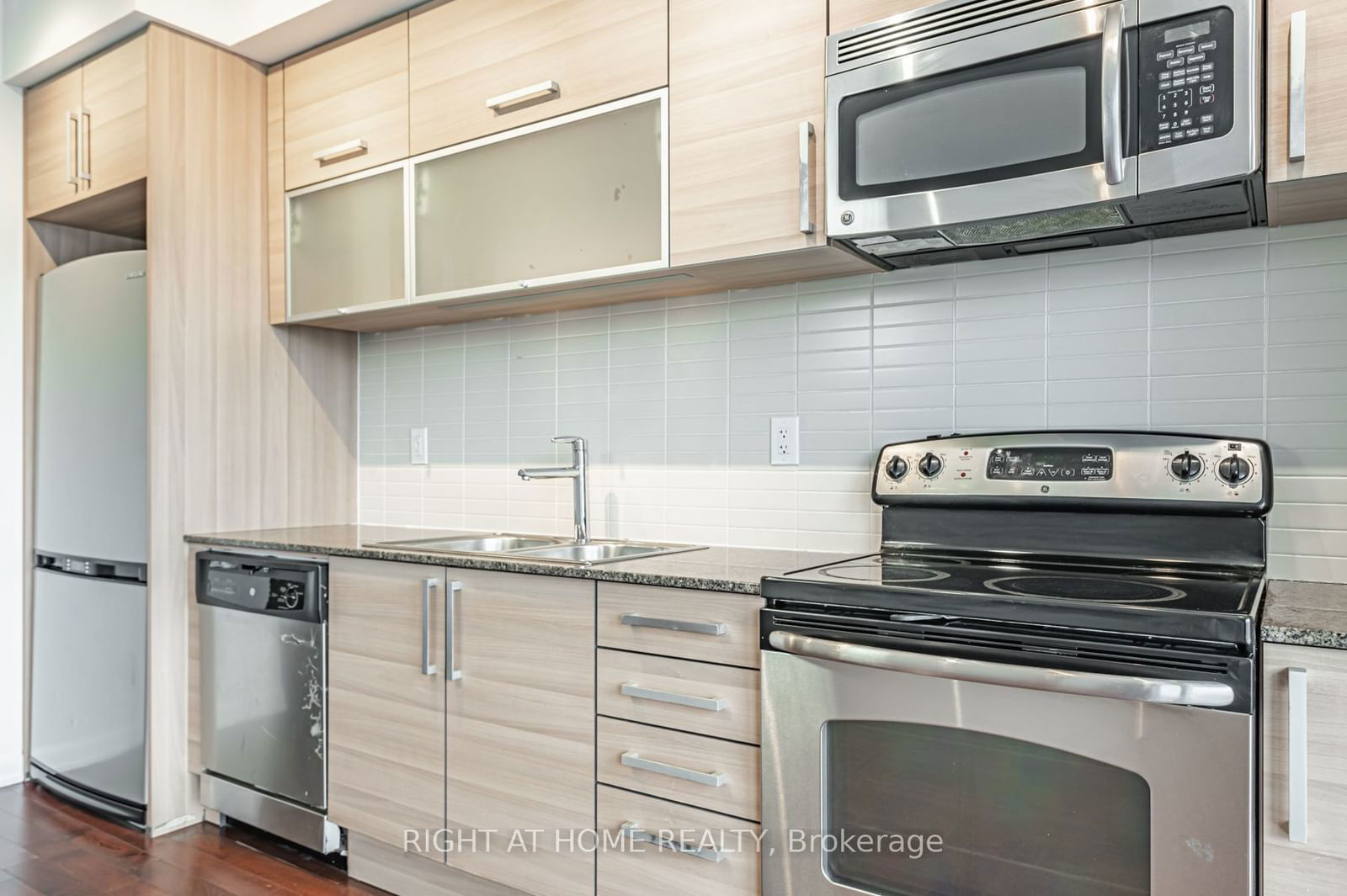 205 Frederick St, unit 1106 for rent