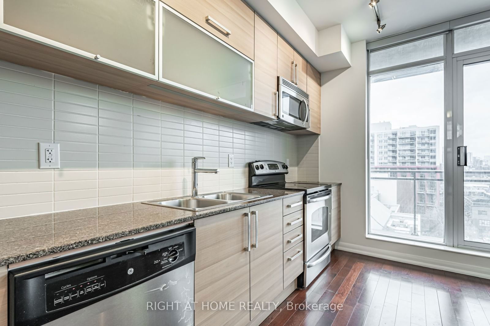 205 Frederick St, unit 1106 for rent