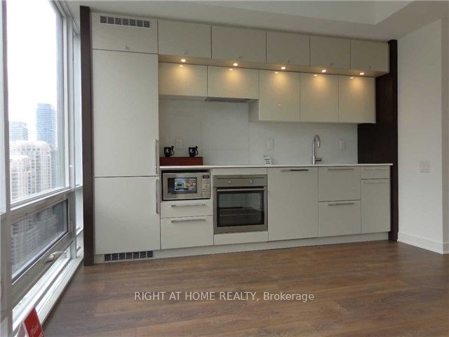 15 Grenville St, unit 2604 for rent