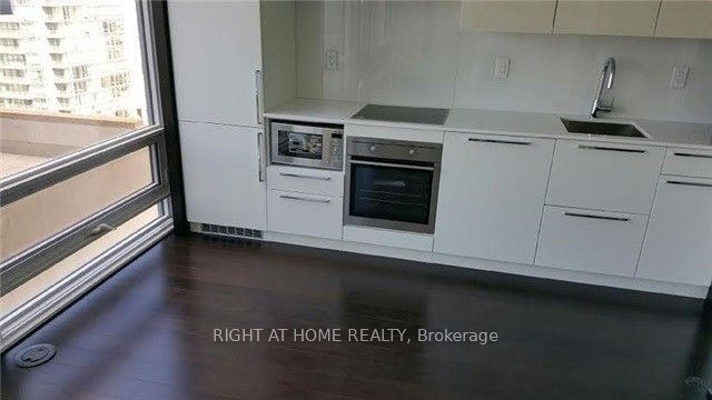 15 Grenville St, unit 2604 for rent