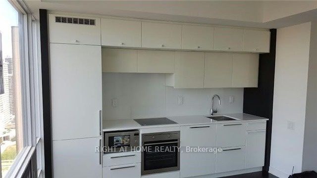 15 Grenville St, unit 2604 for rent