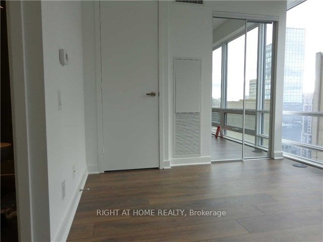 15 Grenville St, unit 2604 for rent