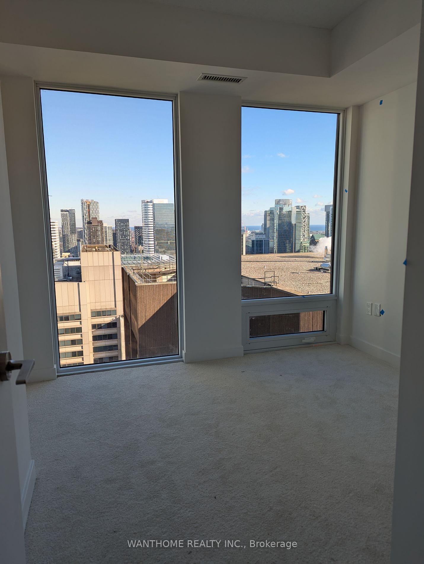 238 Simcoe St, unit 3504 for rent