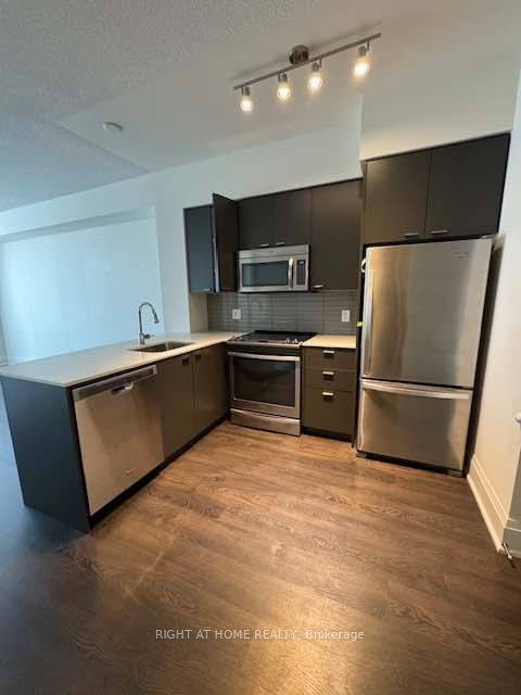 30 Roehampton Ave, unit 1207 for rent