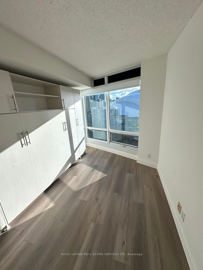 373 Front St S, unit 2205 for rent