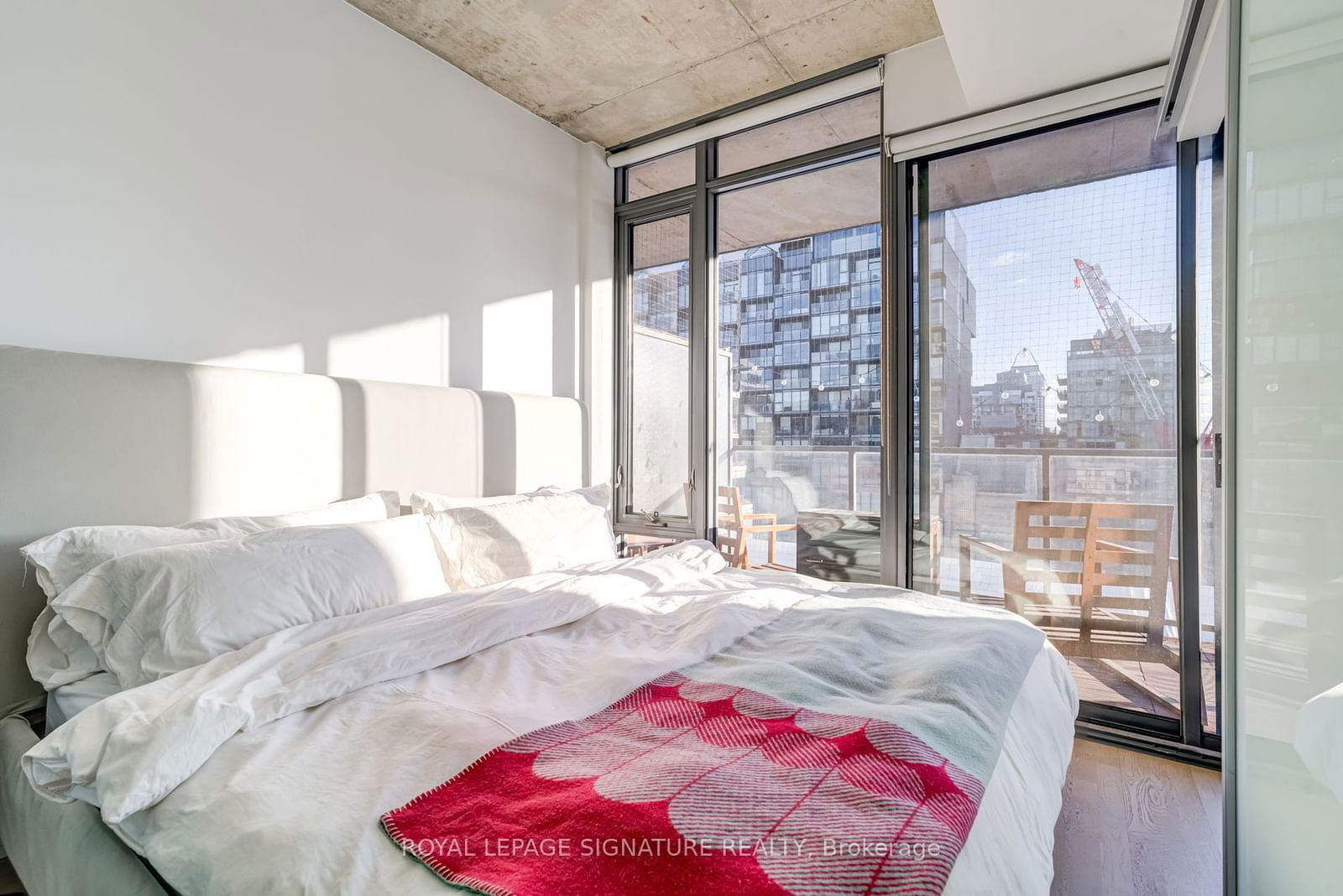 95 Bathurst St, unit 817 for rent